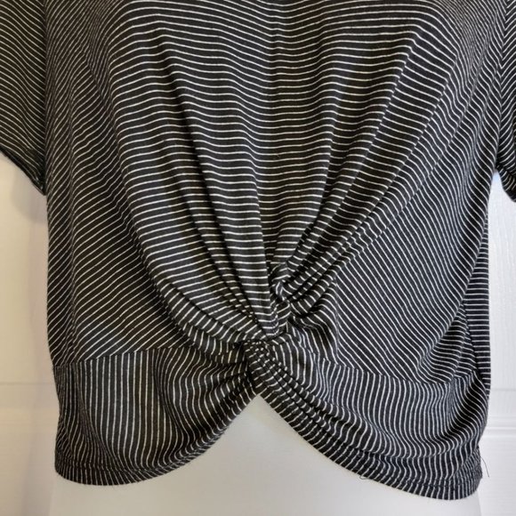 Cropped Tie Up Knot Front T-shirt by GAZE NWOT  size Large - Picture 3 of 8